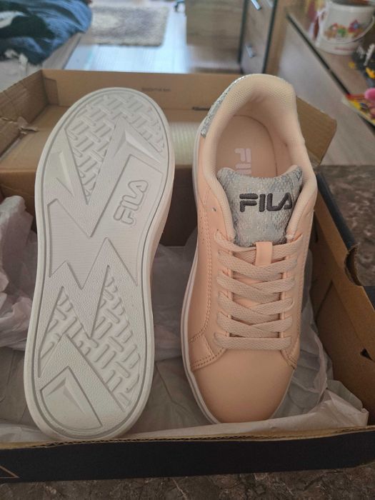 Маратонки     FILA