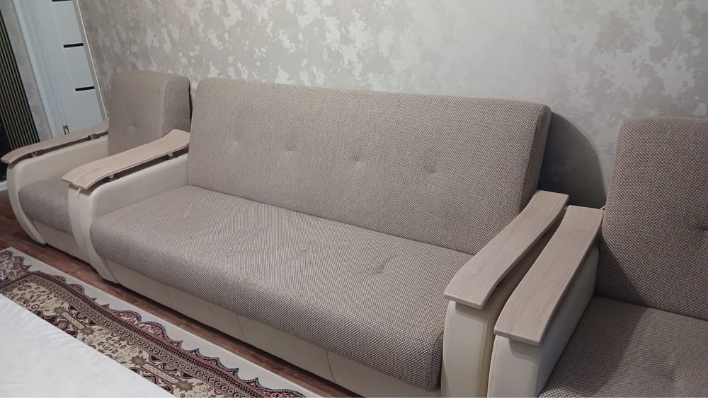 Продам гостинный диван и кресла