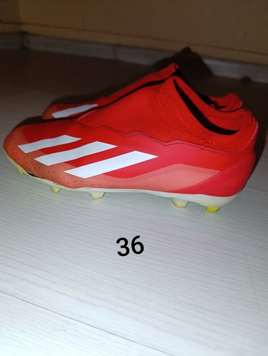 Детски футболни бутонки