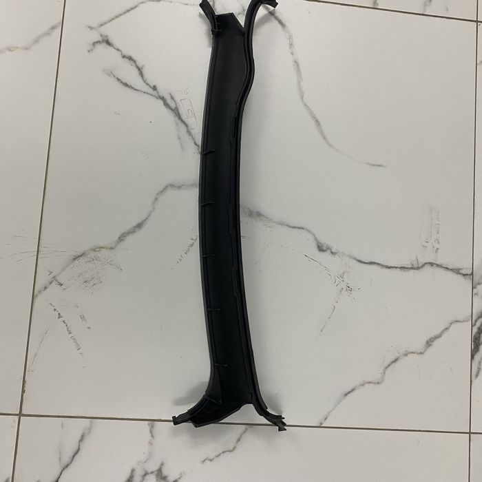 Продам наружние уплотнители стекол дверей 124 мерседес