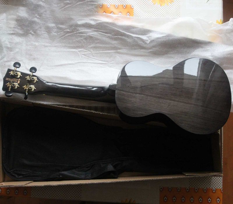 Mahalo  Concert Ukulele Hano