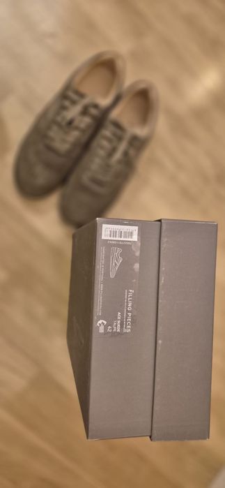 Vand Adidasi Filling Pieces