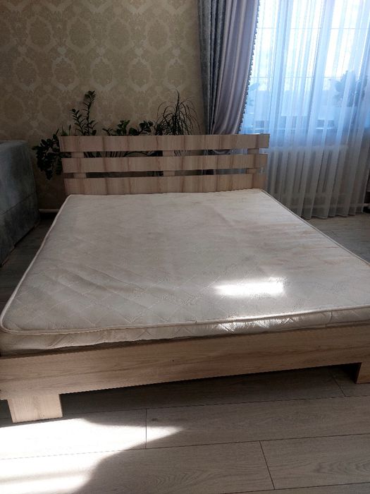 Продам кровать двухспальный