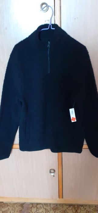 Пуловер черен,  пухкав, рошав