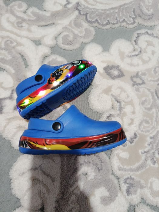 Papuci pt băiat mărimea 26