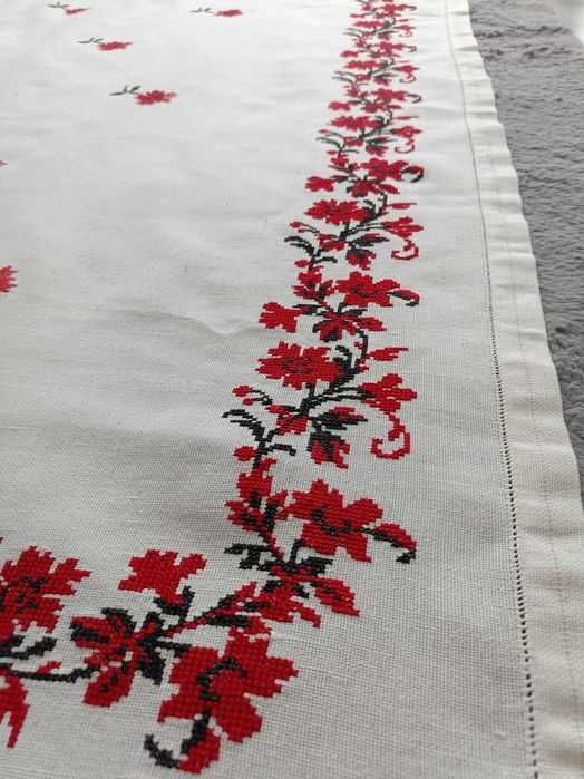 Porturi naționale broderii + o icoană brodată cadou