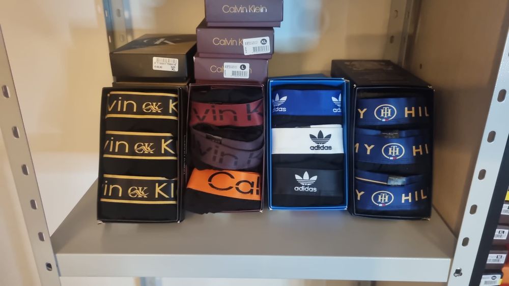 Vand boxeri barbatii.