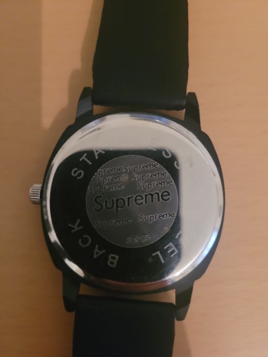 Часовник Supreme кварц