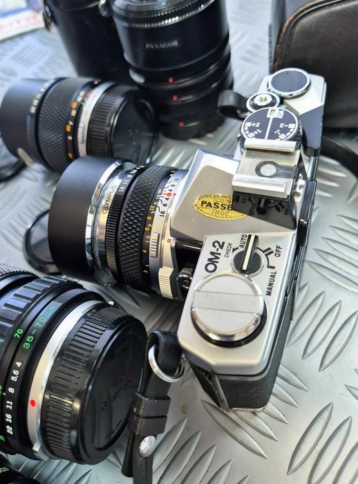 Olympus OM-2 с обектив F.Zuiko 50mm f1.8 , 135mm, 28mm , 35-70mm