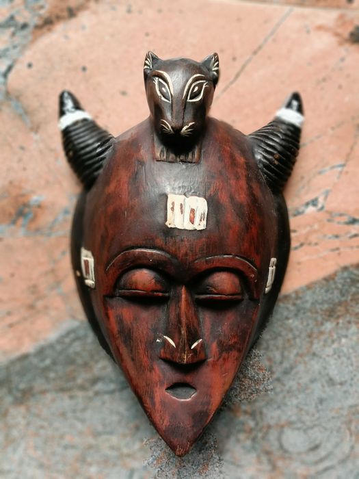Африканка маска , дърворезба, ръчно изработена