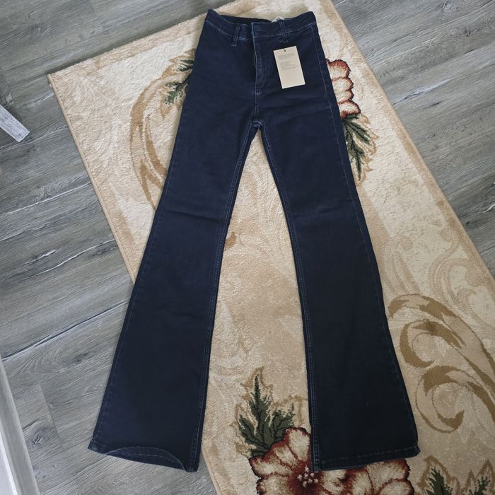 Blugi noi evazati, XS