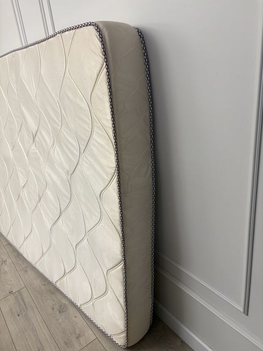 Продам матрас в хорошем состоянии