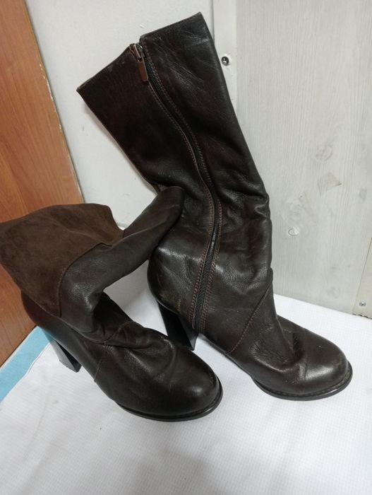 Продается женские сапоги