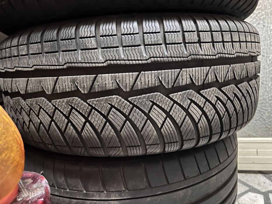 245/45/18 4броя зимни гуми Мишелин Алпин Дот 2323 99% нови