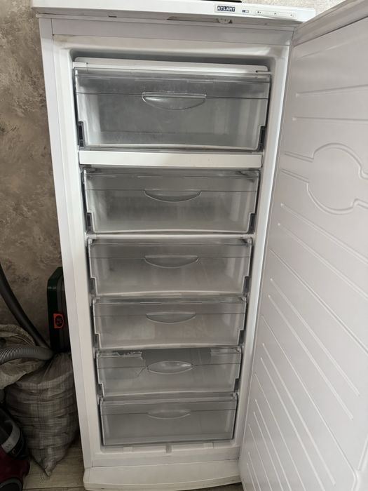 Продам морозильник