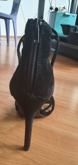 Vand sandale de gala din velour