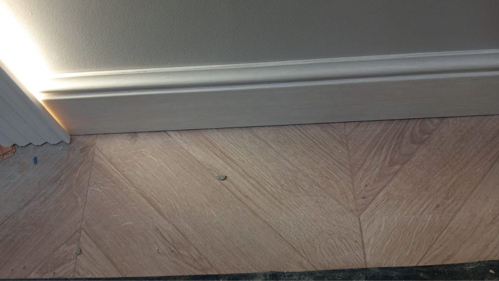 Плинтусь продам новый цветь дуб