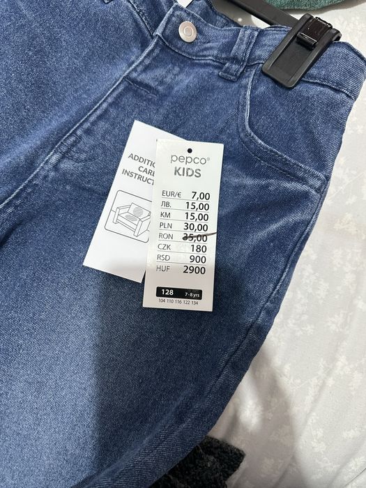 Blugi baietii noi cu eticheta