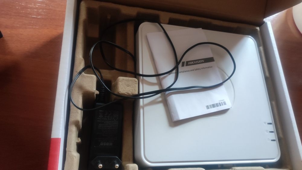 Сетевой видеорегистратор (NVR) серии Hikvision DS-7100 в