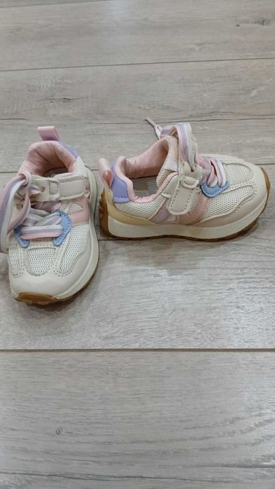 Продам детскую обувь