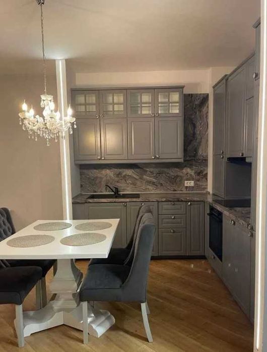 Дава се под наем Тристаен апартамент в Бургас, Център - 85 кв.м за 397.8 € - Снимка #1