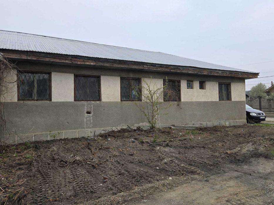 Clădire 190 m2 cu teren compact de 1000 m2 în Buhoci, toate utilitățile, pentru locuință sau activități comerciale