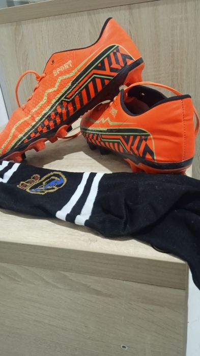 Futbol uchun oyoq kiyim krasofka razmeri 44