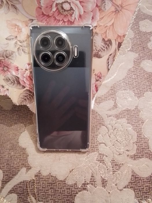 Tecno spark 20 pro plus