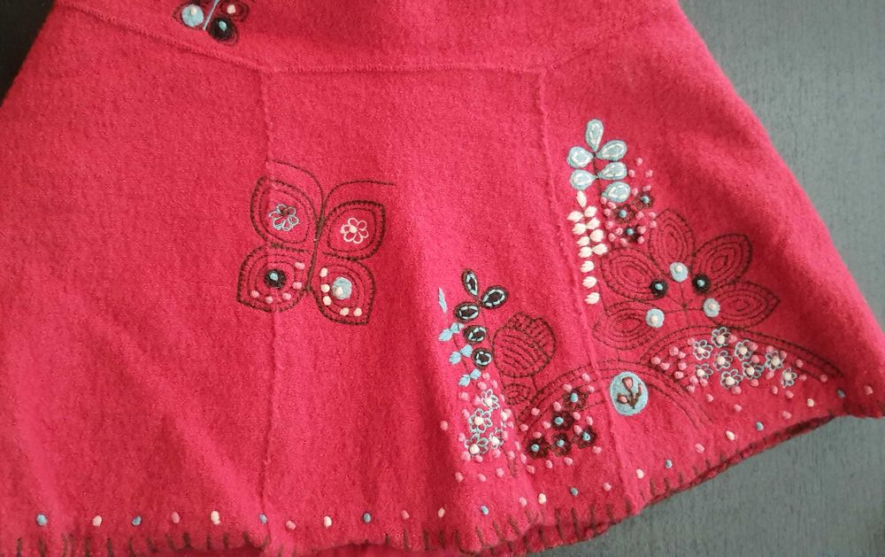 Vesta si fusta stofa groasa 3-4 ani cu broderie