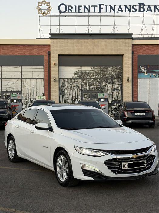 Malibu 2.4 sotiladi Rangi oq