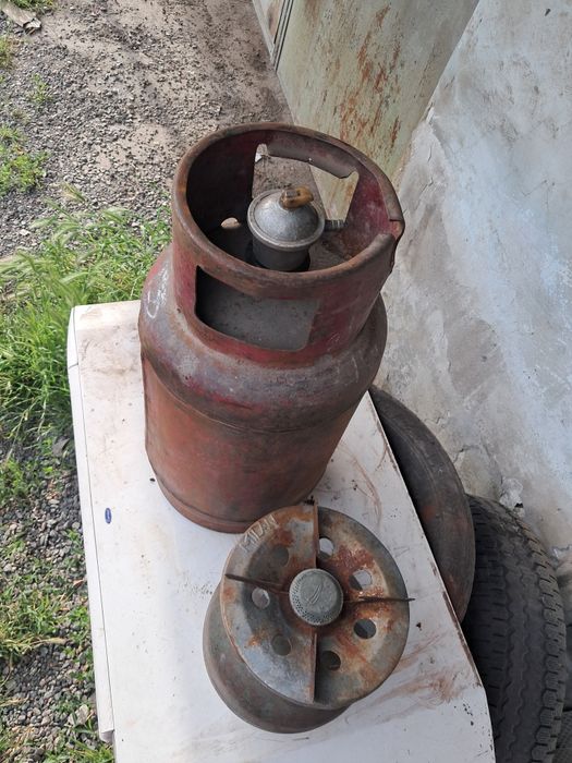 Продам два газовых баллона