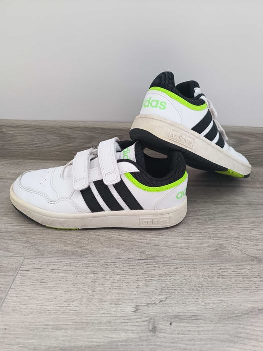 Оригинални детски маратонки adidas Hoops 3.0 CF