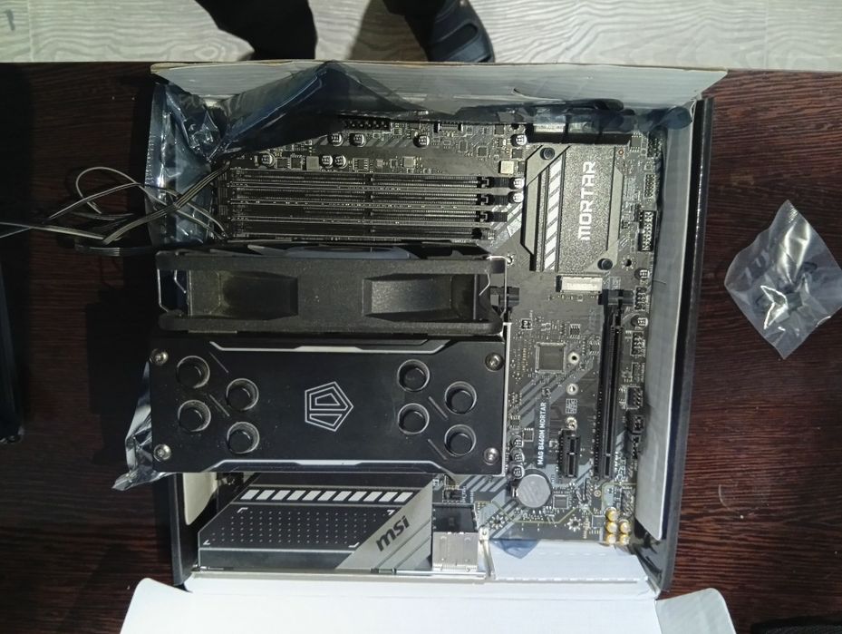 Сатылады Процессор  i7,  Куллер охлаждения , Не рабочий МатПлата