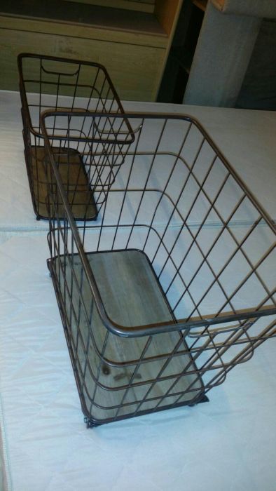 Coșuri din metal cu fund din lemn