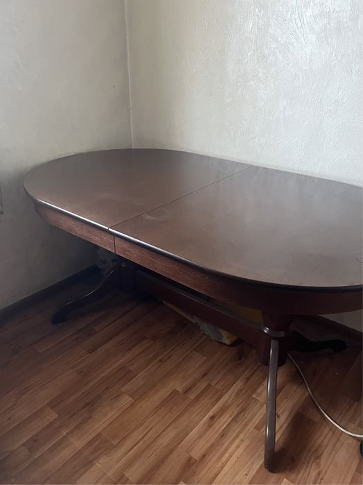 Стол со стульями