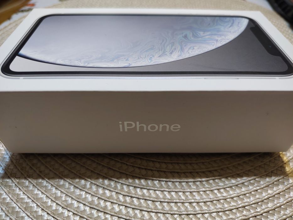 Само за 399 евро ! Apple iPhone XR 64 GB + Подарък MacBook Air 13 инча