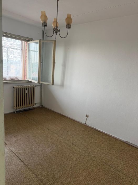 Proprietar -Apartament 3 camere decomandat  Zona Vlaicu , central
