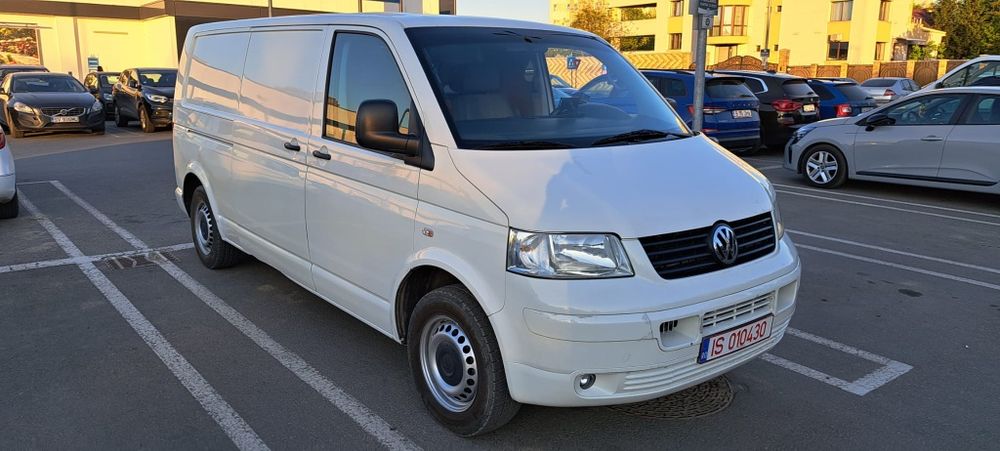 Vând Volkswagen Transporter T5 1.9 TDI DIN 2009