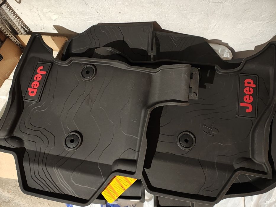 Оригинални гумени стелки Jeep Wrangler 4xe