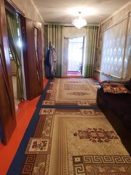 Дом с двором,рядом времянка