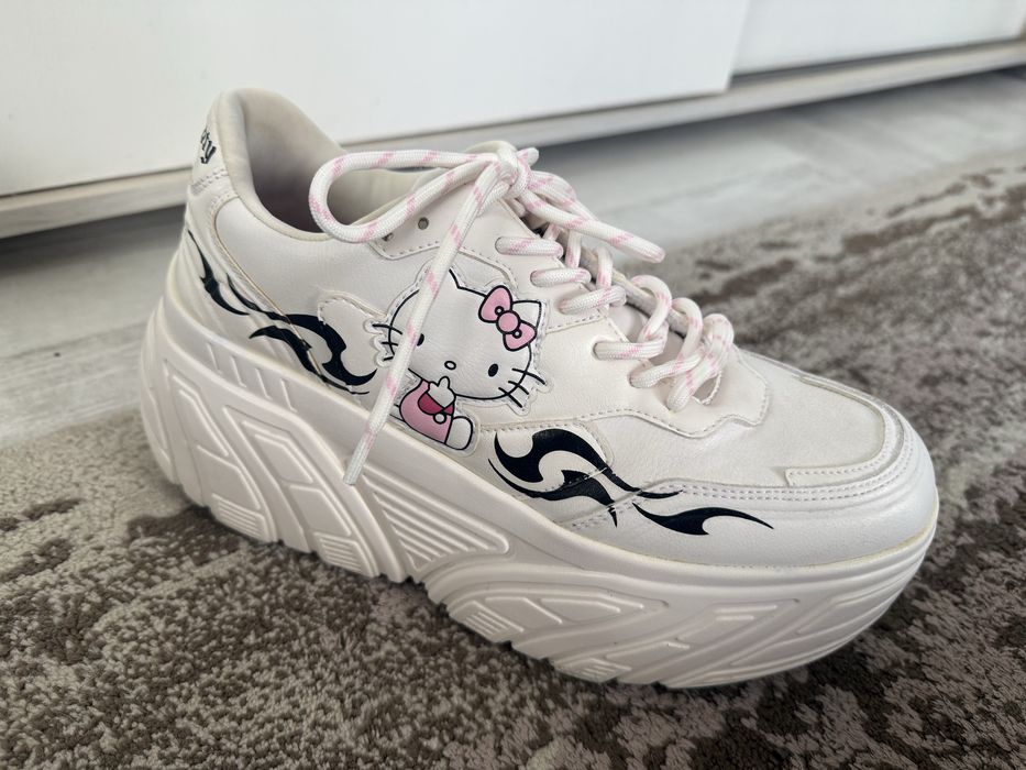Маратонки ,Bershka(Hello Kitty)