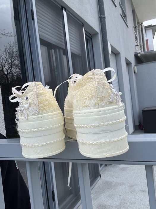 Дамски обувки с висока платформа