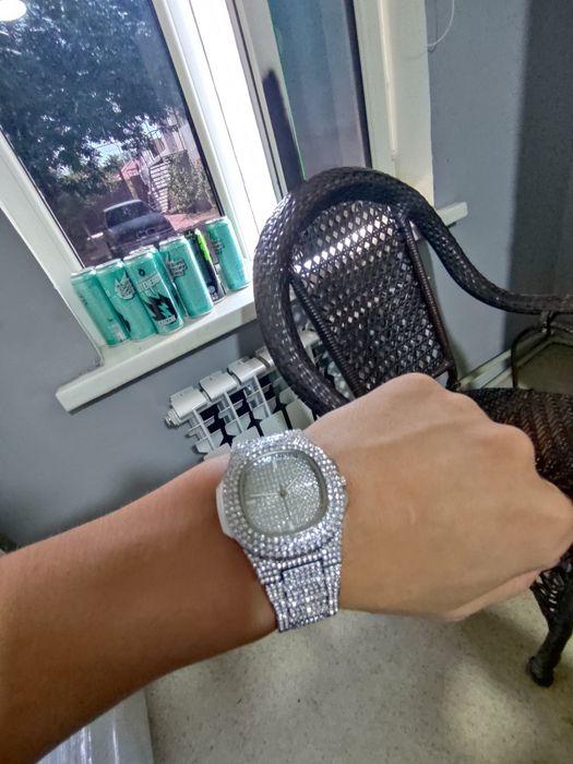 Продам часы почти новые 8 тыс