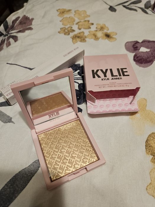 Сет KAYLIE COSMETICS Спирала и хайлайтър