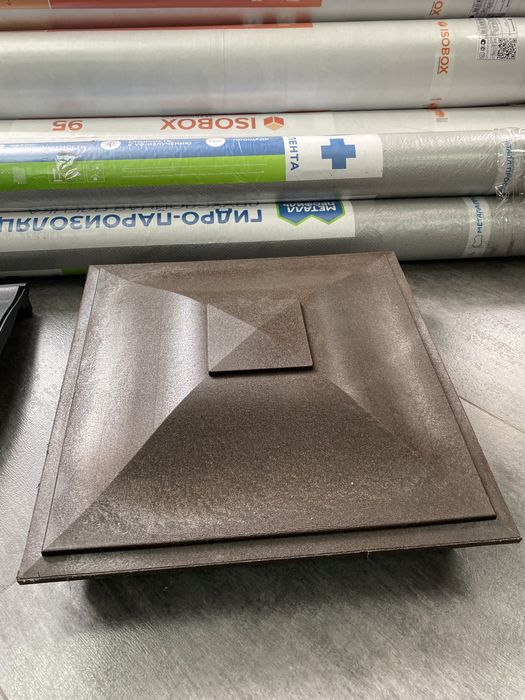 Колпаки, фонари, парапеты.