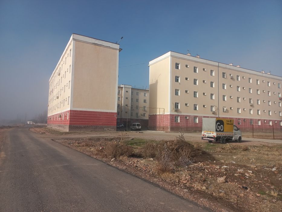Toshkent viloyati Nurafshon shahridagi uy sotiladi
