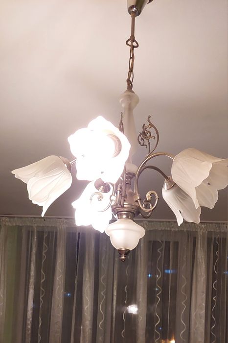 Абажури, полилеи