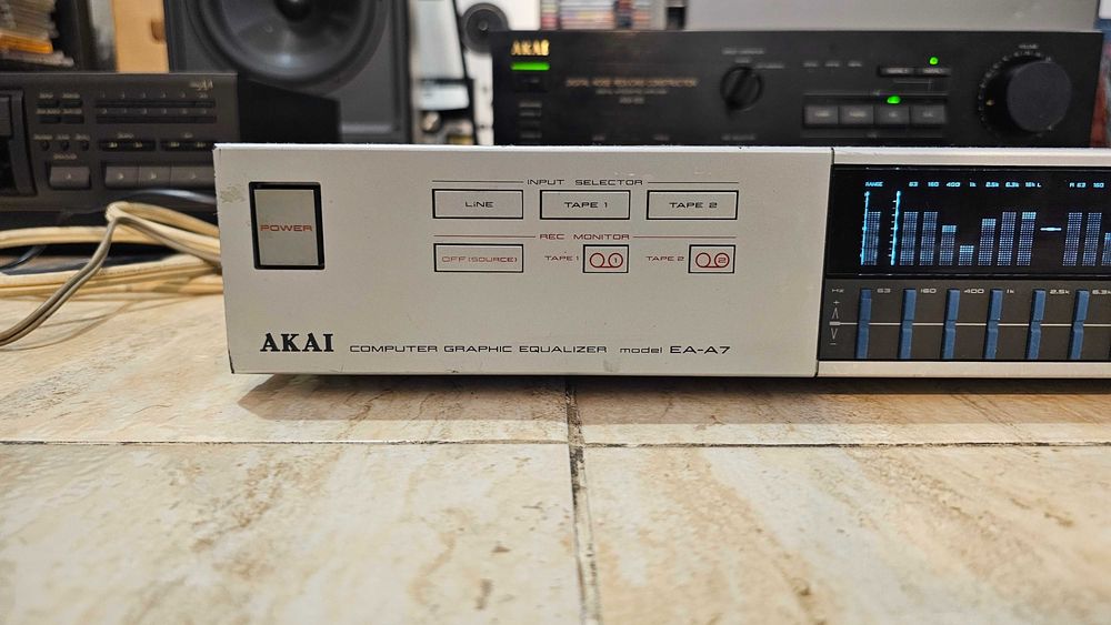 Egalizator Akai EA-A7 cap de serie, partial defect. Test video!