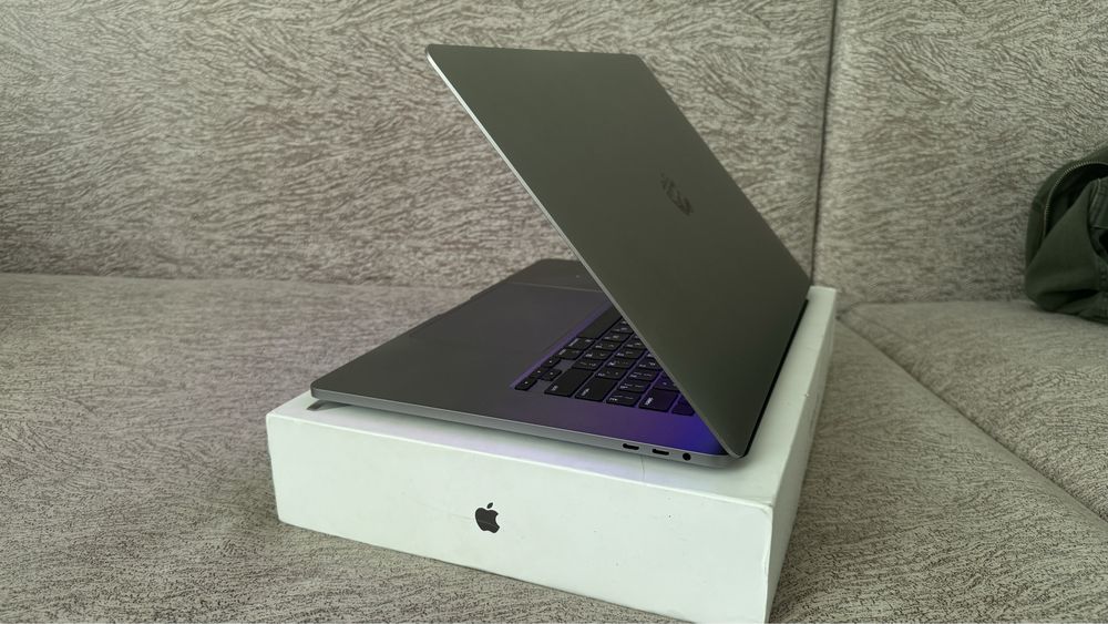 MacBook pro 16 (2019 г)