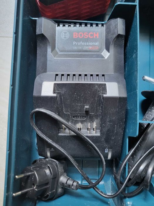Bosch GBH 18V-21 безчетков перфоратор с батерия и зарядно, отличен.